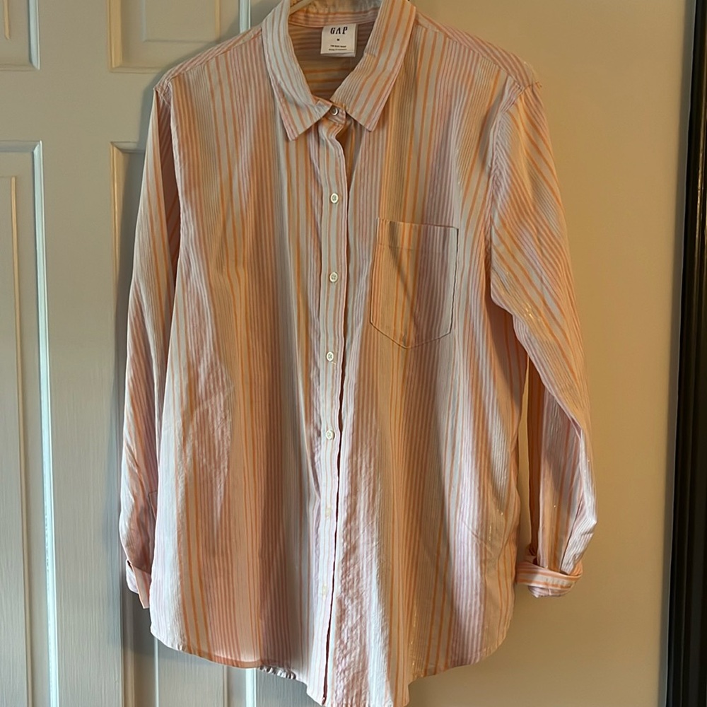 Women’s- Gap- The easy shirt size medium